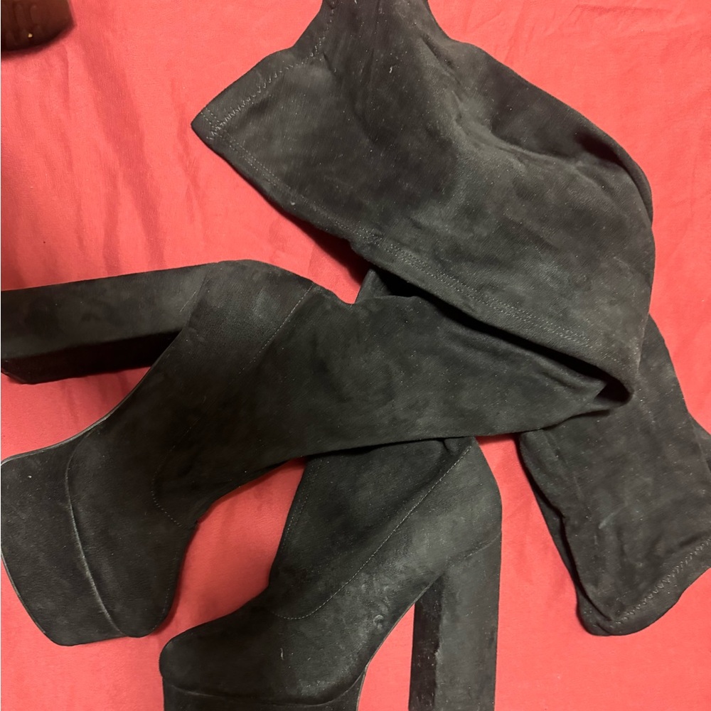 Elegant Black Platform Boots